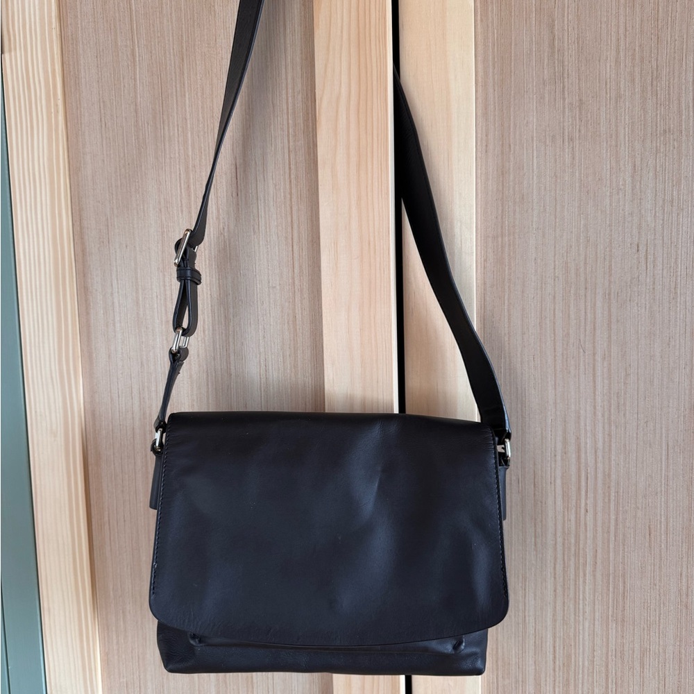 All leather, elegant, minimalist, banana republic purse